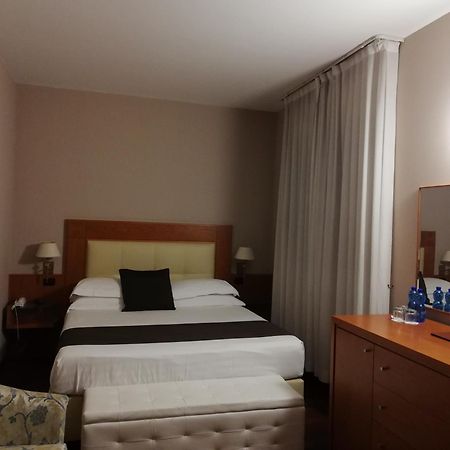 Hotel Clarin 14 By Dori بسكييرا ديل غاردا المظهر الخارجي الصورة
