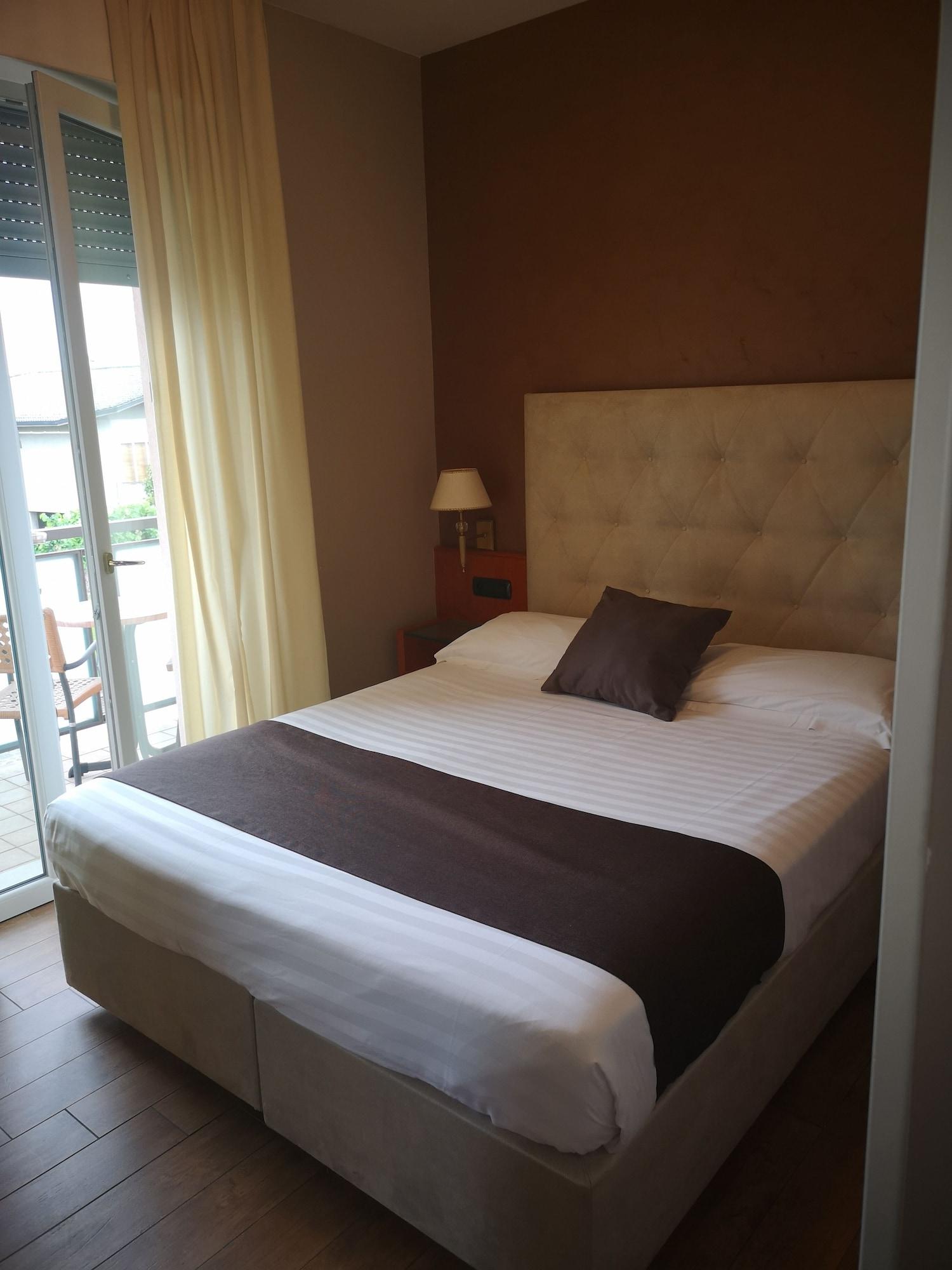 Hotel Clarin 14 By Dori بسكييرا ديل غاردا المظهر الخارجي الصورة