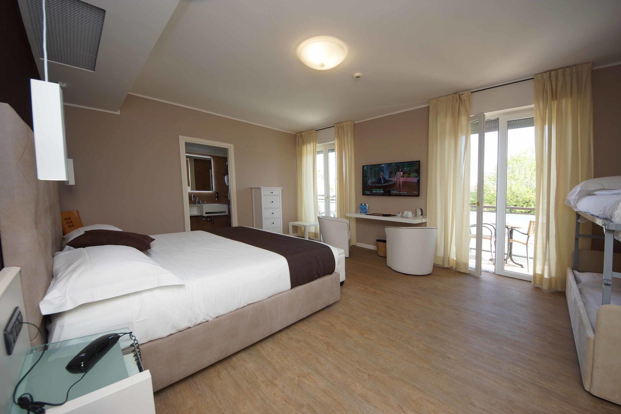 Hotel Clarin 14 By Dori بسكييرا ديل غاردا المظهر الخارجي الصورة