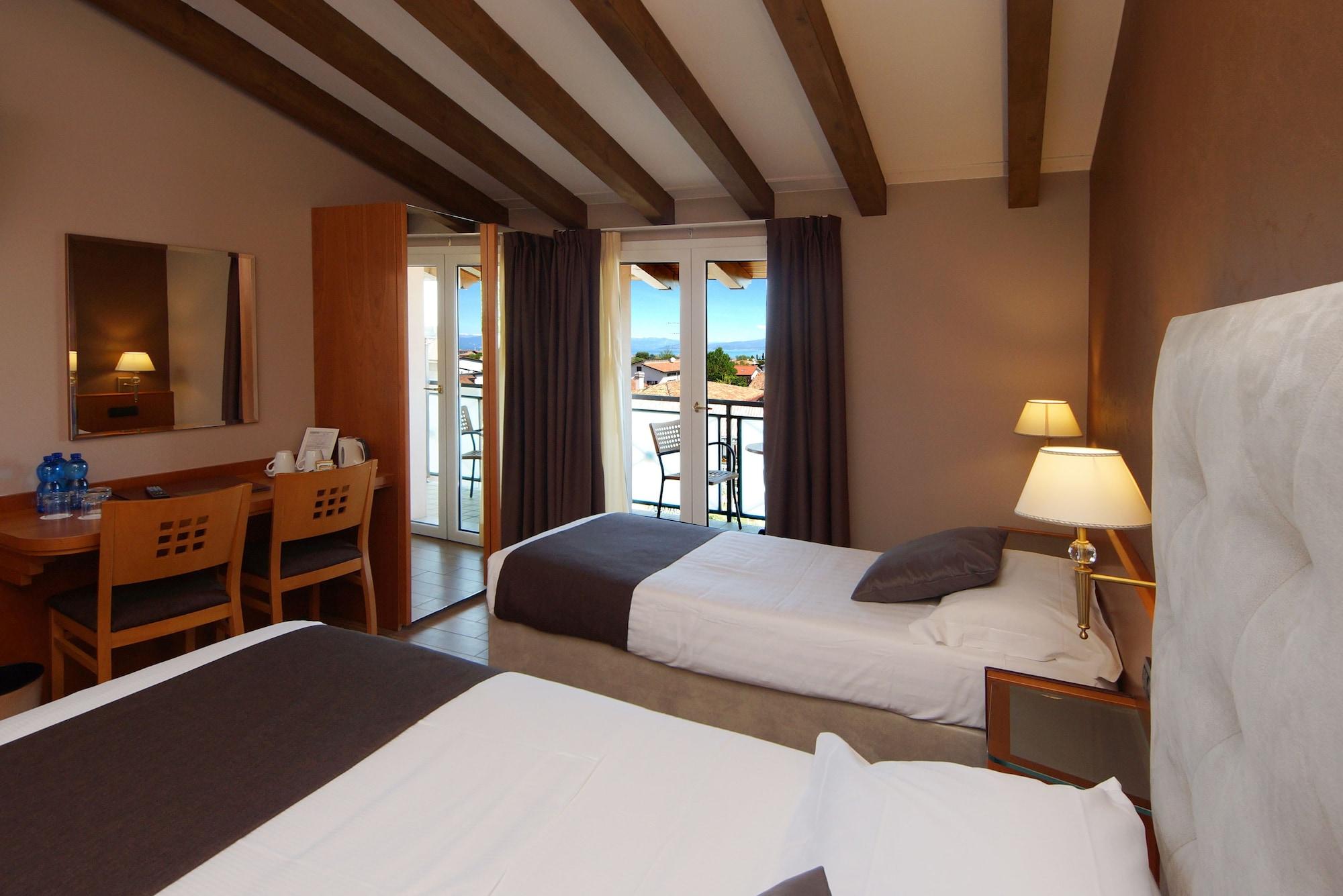 Hotel Clarin 14 By Dori بسكييرا ديل غاردا المظهر الخارجي الصورة