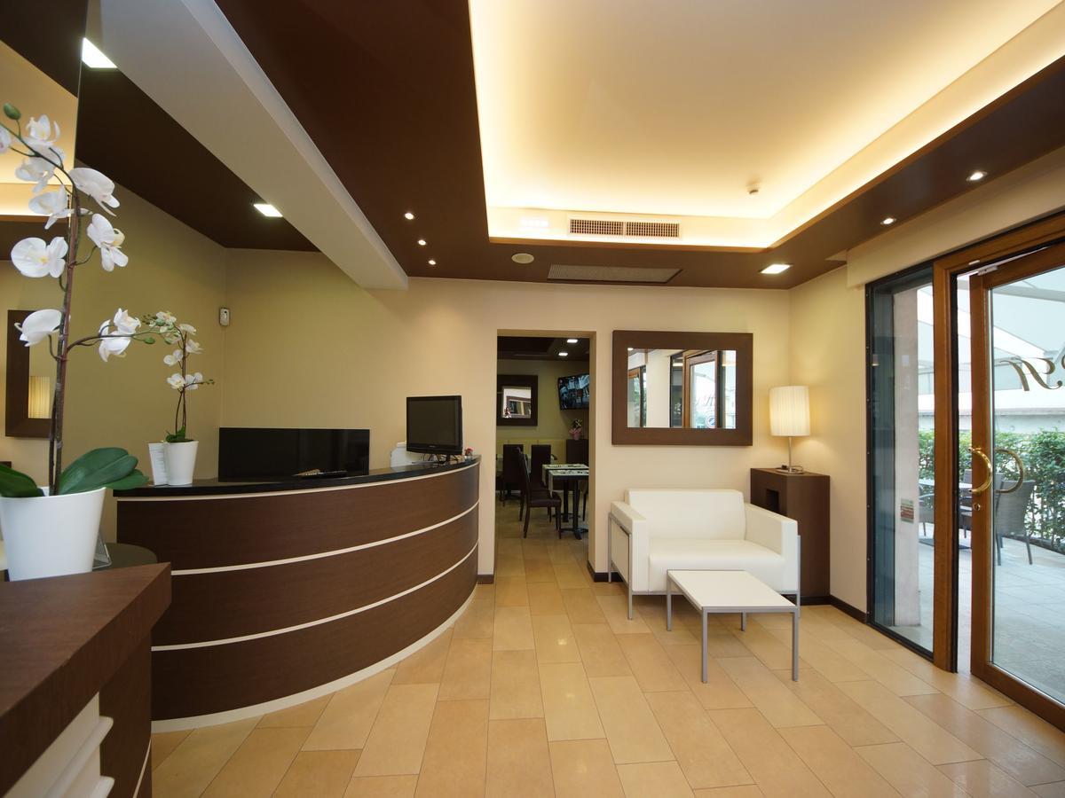 Hotel Clarin 14 By Dori بسكييرا ديل غاردا المظهر الخارجي الصورة