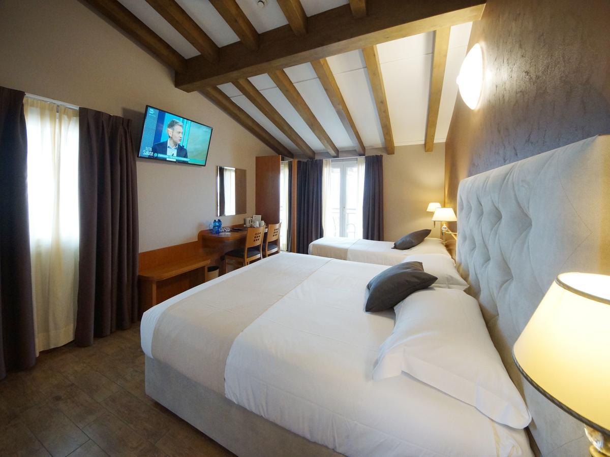 Hotel Clarin 14 By Dori بسكييرا ديل غاردا المظهر الخارجي الصورة