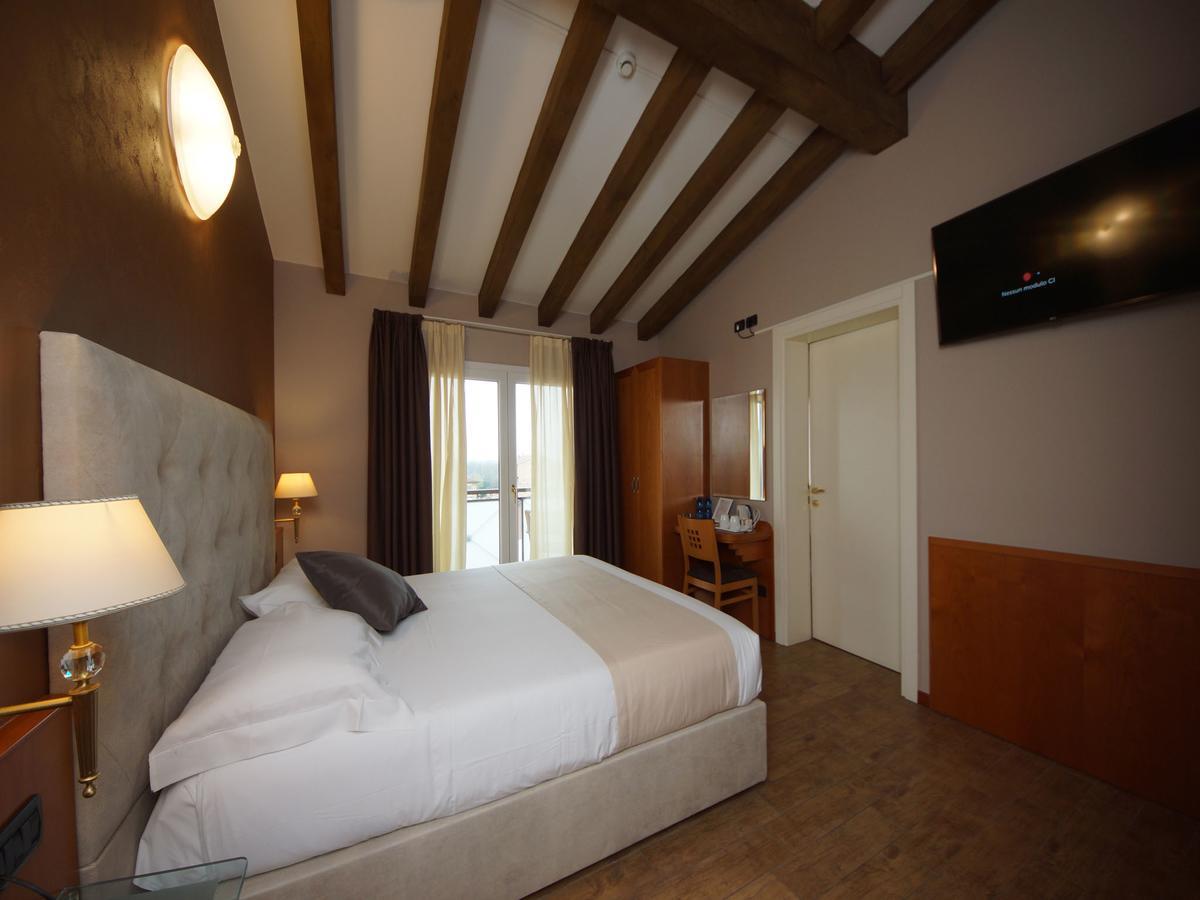 Hotel Clarin 14 By Dori بسكييرا ديل غاردا المظهر الخارجي الصورة