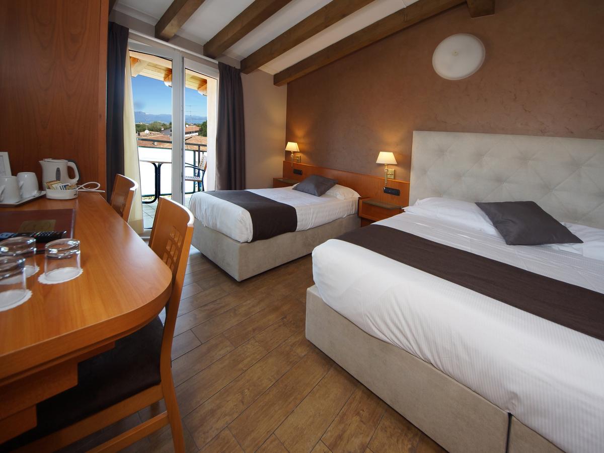 Hotel Clarin 14 By Dori بسكييرا ديل غاردا المظهر الخارجي الصورة