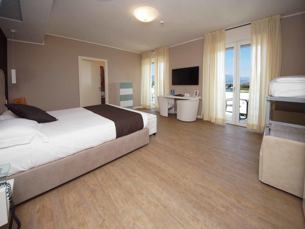 Hotel Clarin 14 By Dori بسكييرا ديل غاردا المظهر الخارجي الصورة