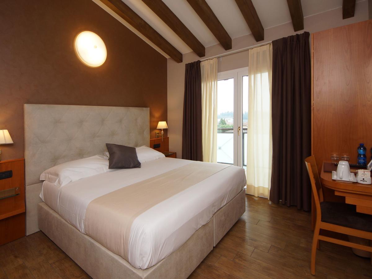Hotel Clarin 14 By Dori بسكييرا ديل غاردا المظهر الخارجي الصورة