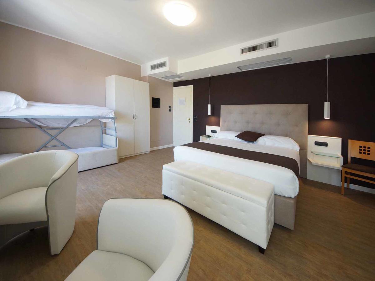 Hotel Clarin 14 By Dori بسكييرا ديل غاردا المظهر الخارجي الصورة