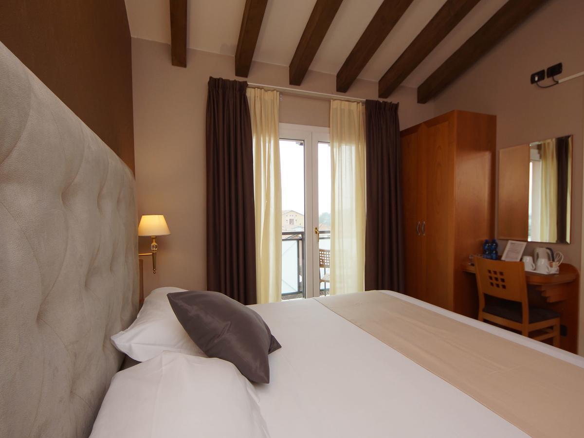 Hotel Clarin 14 By Dori بسكييرا ديل غاردا المظهر الخارجي الصورة