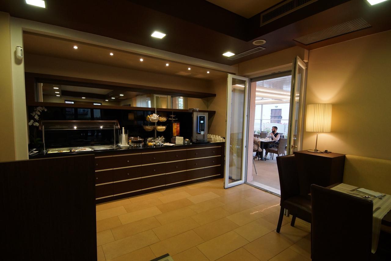 Hotel Clarin 14 By Dori بسكييرا ديل غاردا المظهر الخارجي الصورة