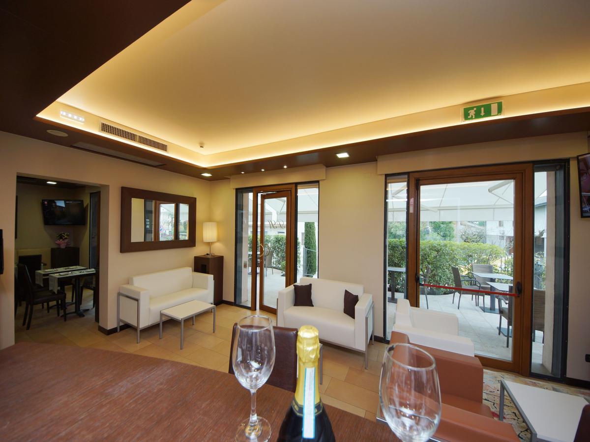 Hotel Clarin 14 By Dori بسكييرا ديل غاردا المظهر الخارجي الصورة