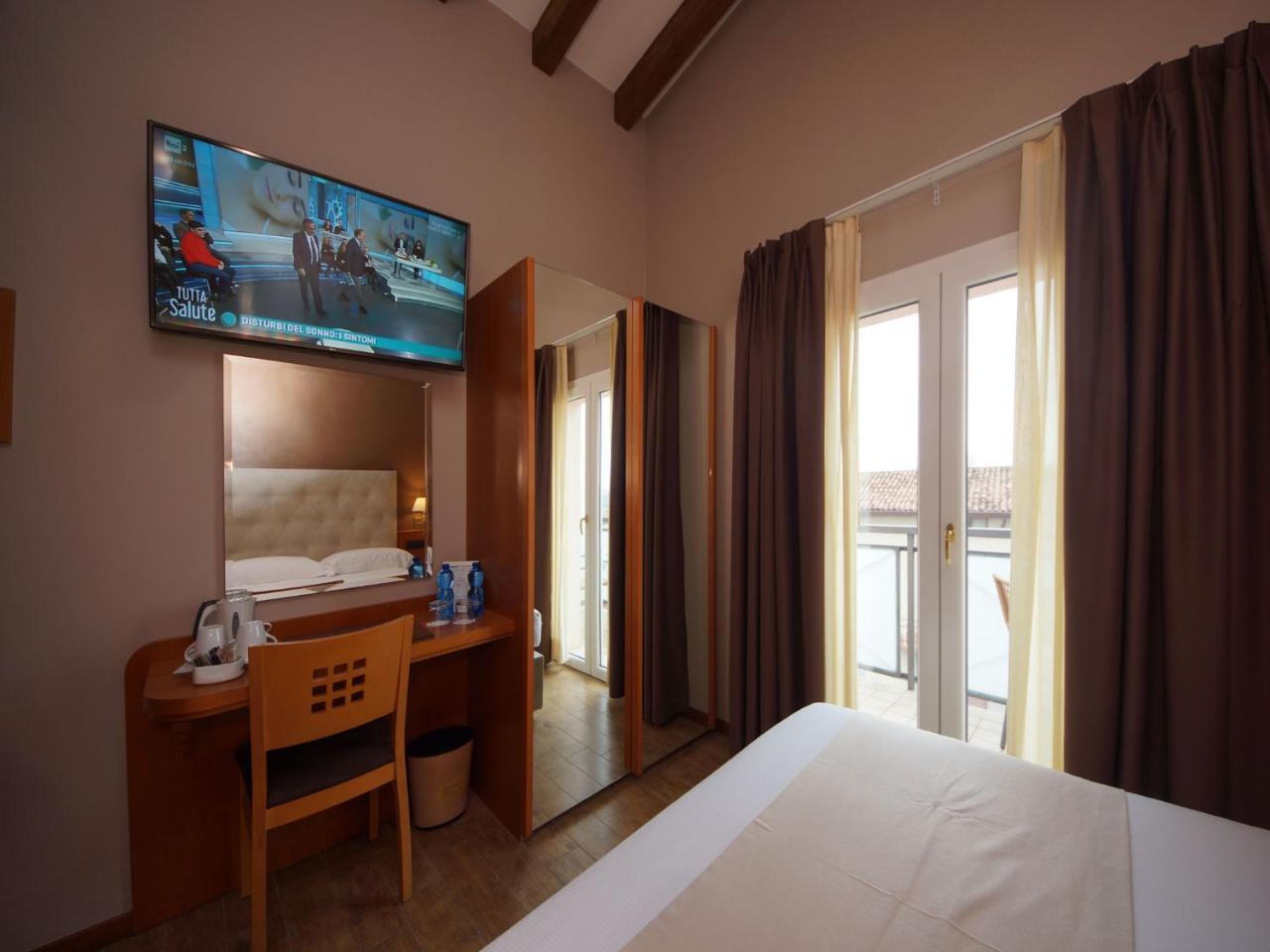 Hotel Clarin 14 By Dori بسكييرا ديل غاردا المظهر الخارجي الصورة